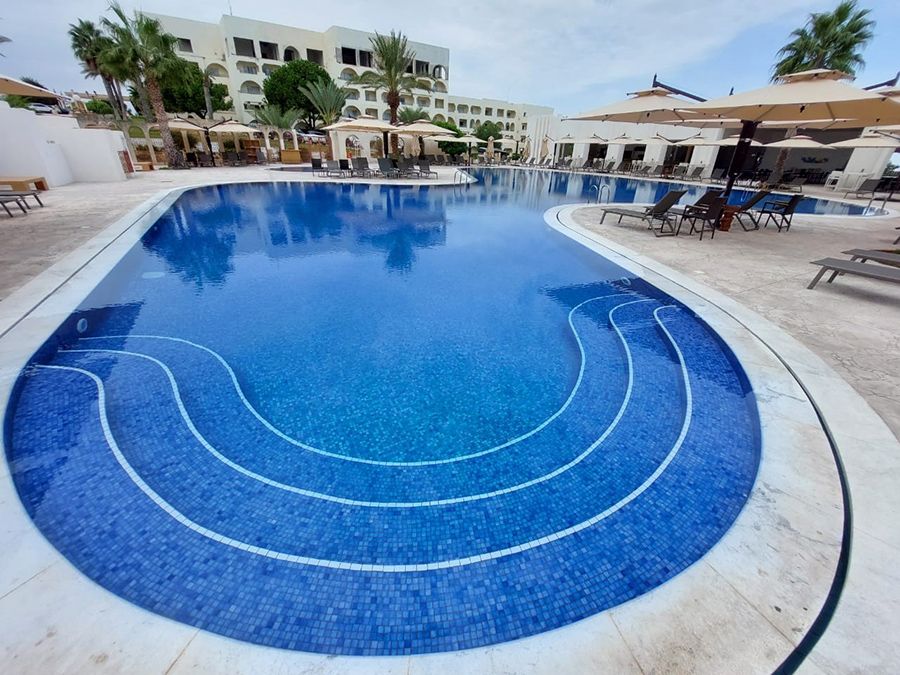 DEBA Medence Mozaik Burkolat