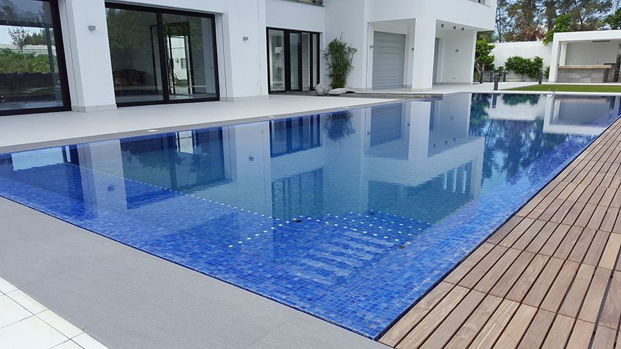 DEBA Medence Mozaik Burkolat