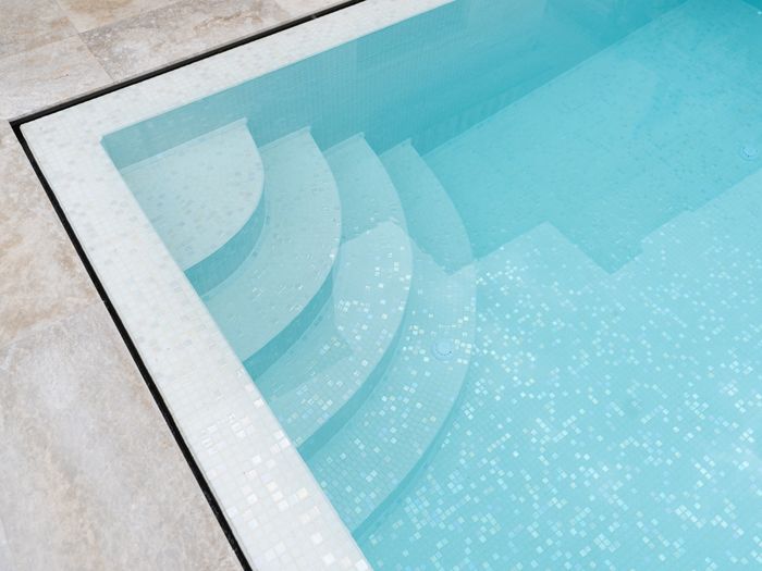 ERNIO Fehér Kültéri Medence Mozaik Burkolat